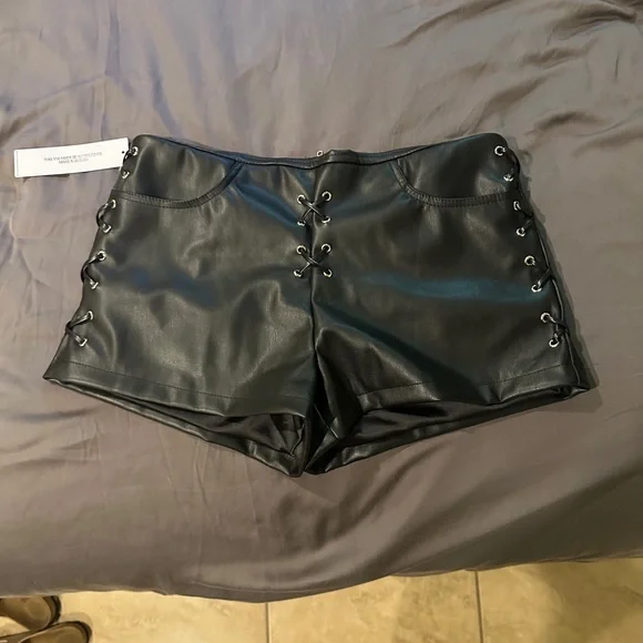 NWT PRINCESS POLLY FAUX LEATHER MICRO SHORTS - Picture 9 of 11